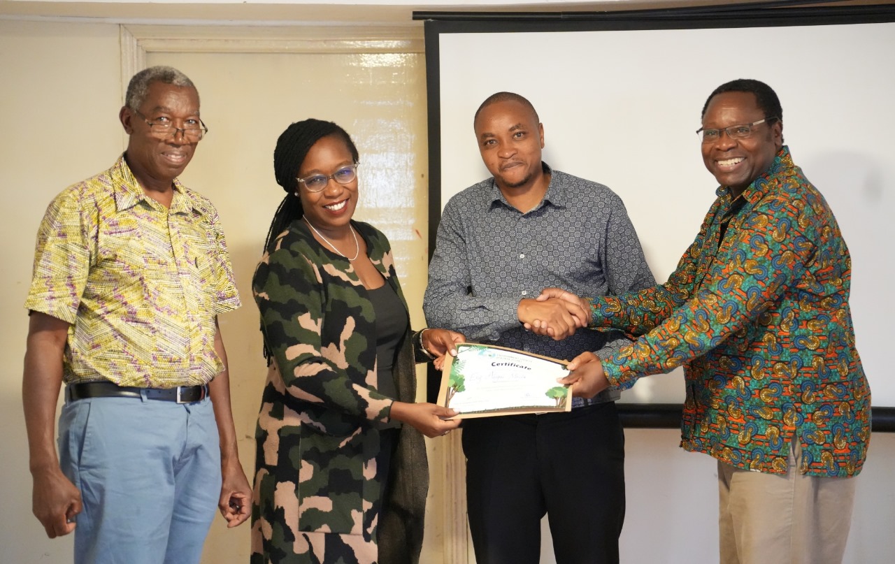 CEO n Chairman handing over Certificate